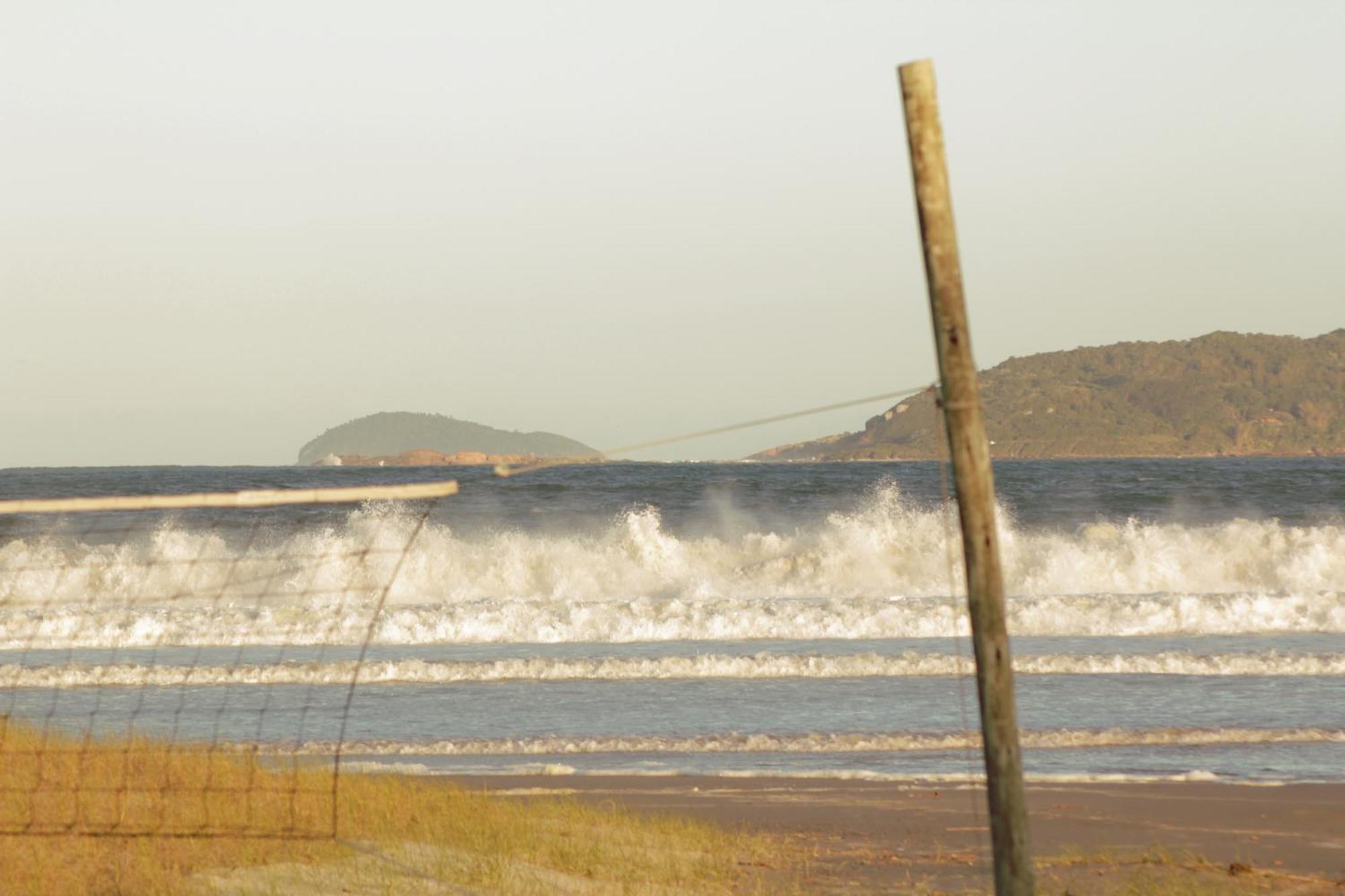 Pousada Recanto Edenico - A Beira Mar Da Praia Ponta Do Papagaio, Palhoca Sc מראה חיצוני תמונה